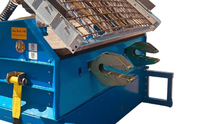 Bucket transport lugs